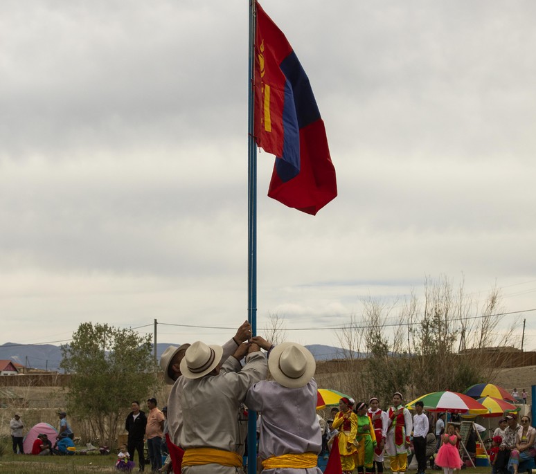 Mongolie - Most - Eriin gurvan naadam - Hymne national | Brennweite : 70.0 mm | Blende : 8.0 | Belichtung : 1/2500 | ISO : 640